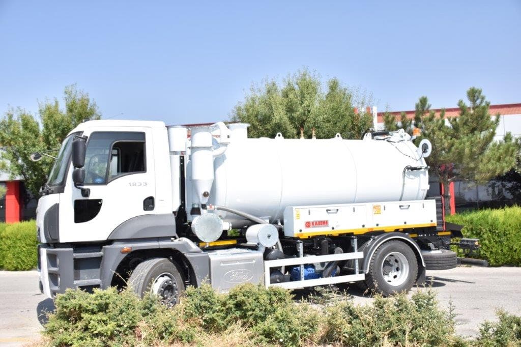 Bayrampaşa Mini Vidanjör: Dar Sokaklarda Güvenilir ve Hızlı Kanal Temizliği